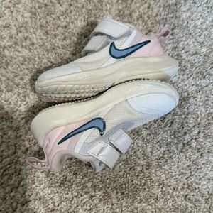 Nike Starrunner shoes: Toddler 5c